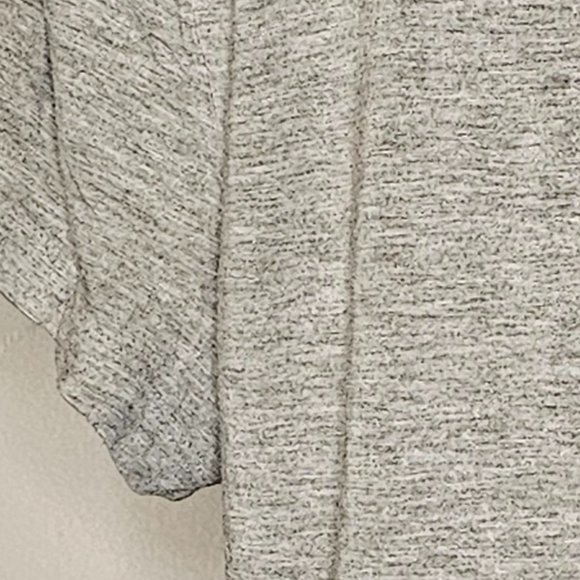 Low scoop neck loose fitting grey tee shirt - Picture 4 of 4